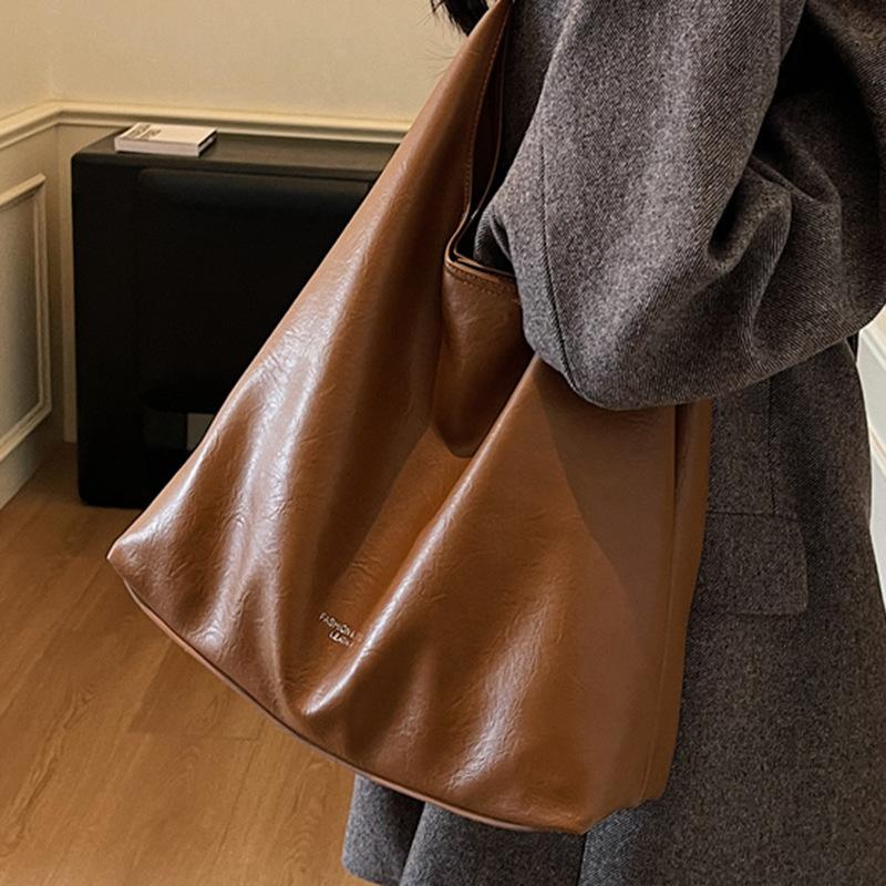 Niche Large-capacity Fashion Commuter Bag Women's 2025 Autumn New Armpit Bag Fashionable Casual Simple Tote Bag