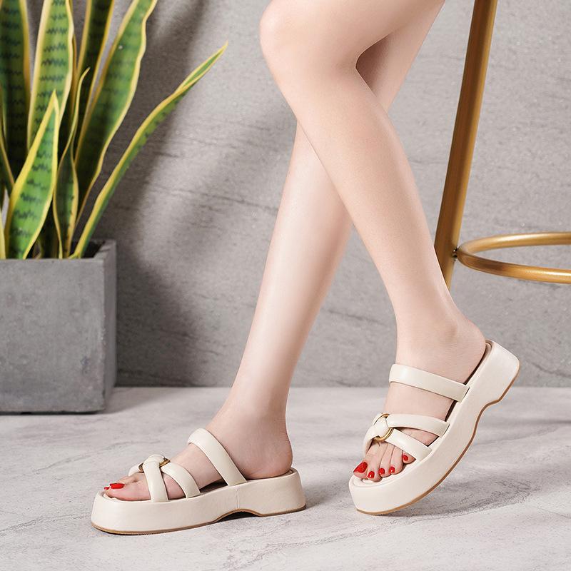 

2025 new sheepskin non-slip platform slippers summer wear word sandals leather fashion casual height increase women s shoes 35 бежевый