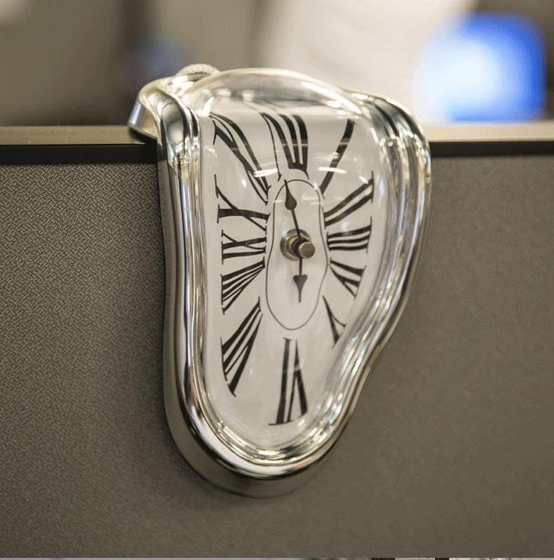 Creative Melting Table Clock with Roman Numerals – Retro Twist Design for Home and Office Decor