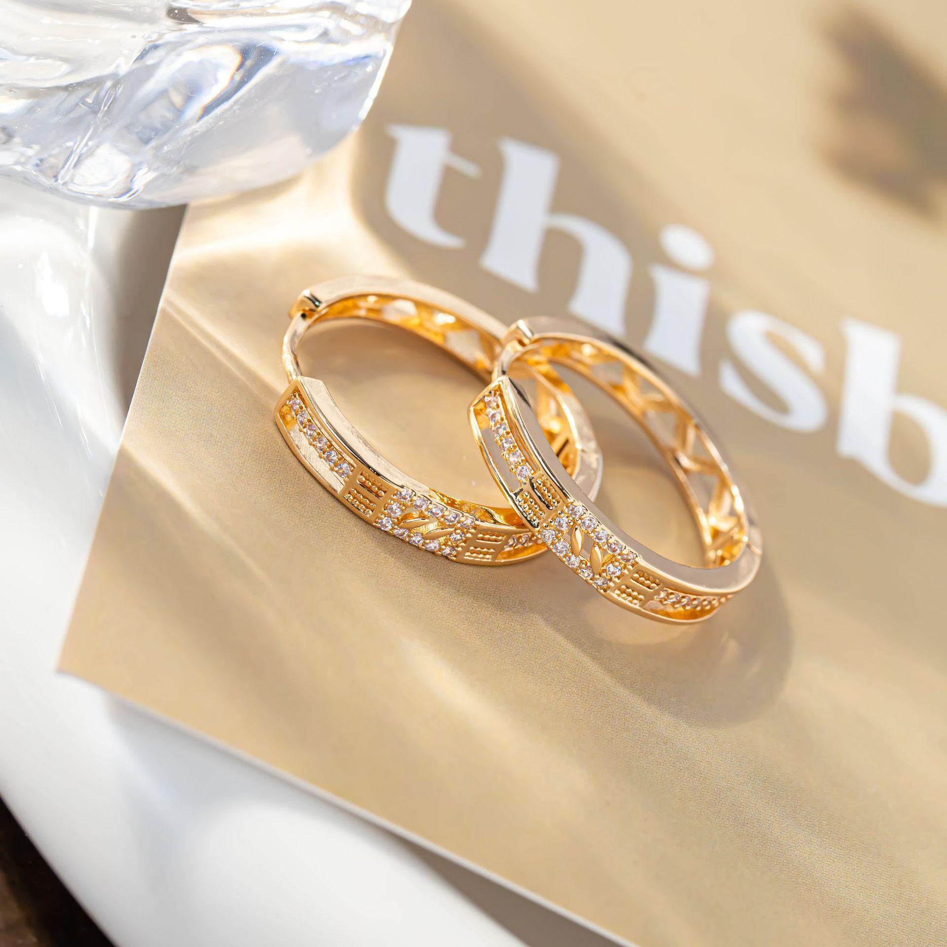 Vintage Floral Metal Hoop Earrings: Elegant Ethnic Style, New Chinese Design
