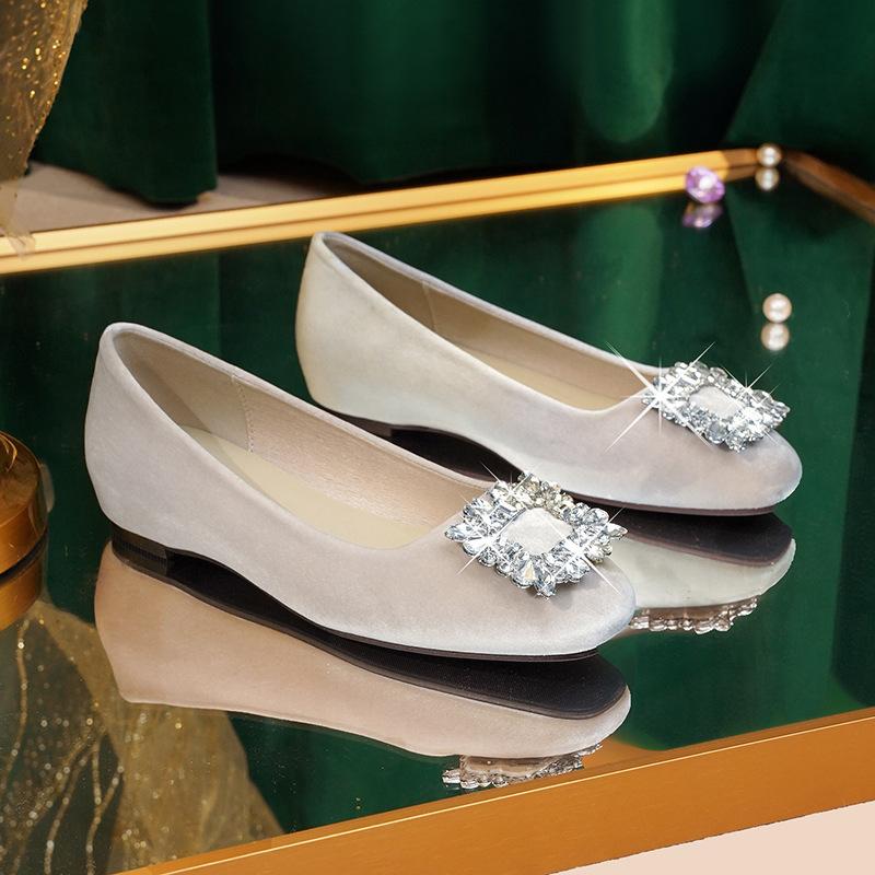 

Туфли-лодочки из атласа с квадратной пряжкой из стразов высокого класса на плоской подошве женские летние 25 весенние новые туфли в стиле нежного ветра 40