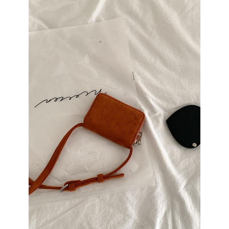 Neue kleine quadratische Tasche, Damen-Umhängetasche, hochwertiges Wechselgeldtäschchen, einfache Einzel-Schulter-Lippenstift-, Kopfhörer-, Mini-Wildledertasche.