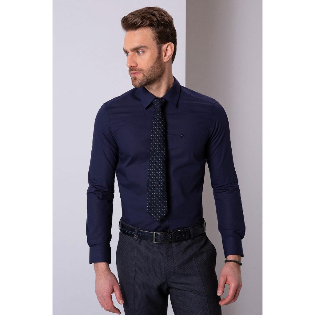 Biała koszula basic o dopasowanym kroju