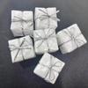 12 pcs Mini Boîtes Cadeaux Pendentifs et Ornements Goutte pour Arbre de Noël Ornements de Boîtes en Mousse Carrées Colorées Décorations de Fête du Nouvel An Vente en Gros