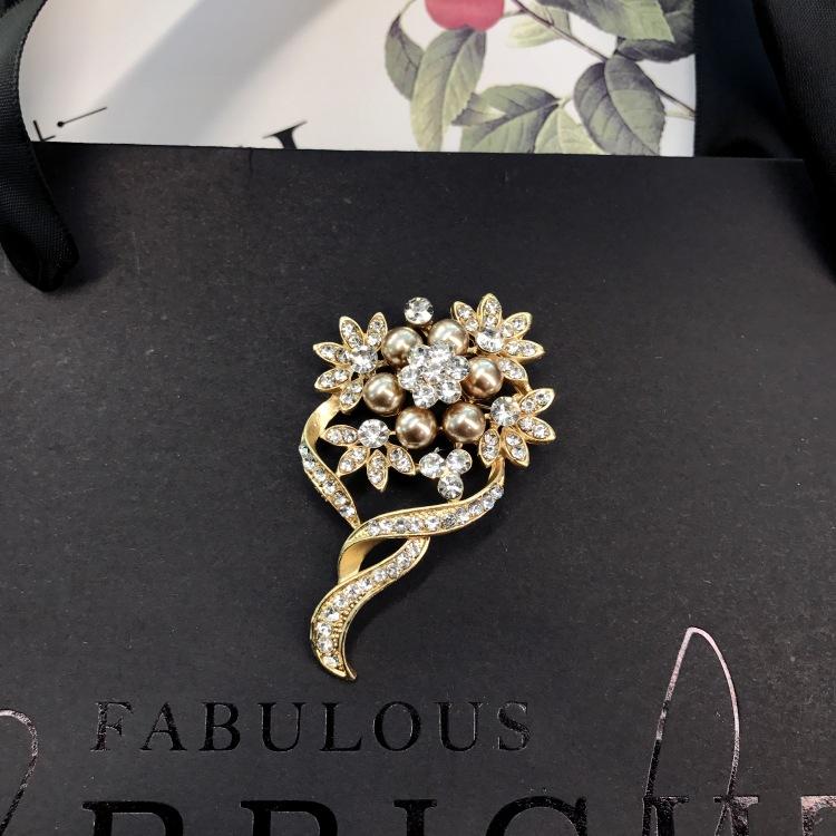 

Темпераментная брошь с сияющими бриллиантами высокого класса, модная женская брошь-кристалл для пальто и свитера, универсальные аксессуары-корсет