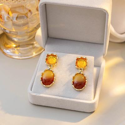Autumn And Winter French Retro Amber Gradual Change Smudge Earrings, Maillard Atmosphere Contrasting Color Oval Earrings Women