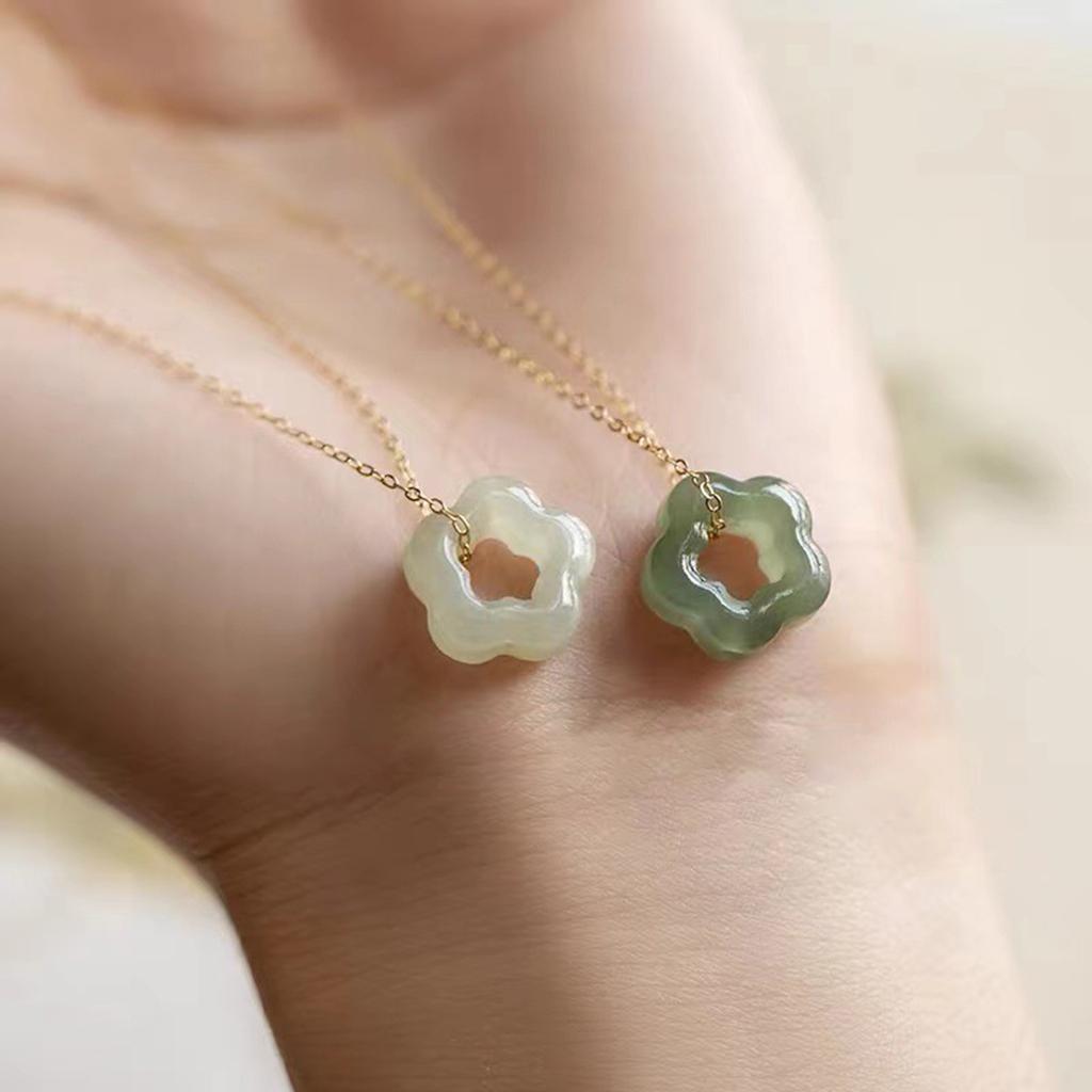 Natural Jade Necklace Hollow Carved Flower Shaped Pendant Necklace Dainty Choker Fashion Charm Necklace Chinese Jewelry