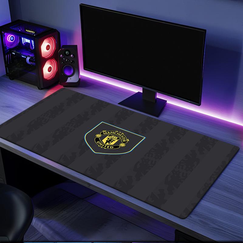 Manchester Crest Mouse Pad, Rubber Base, Mouse Pad for Gamers and Office Use, Gaming Desk , Easy To Clean Mat Christmas Fan Gifts