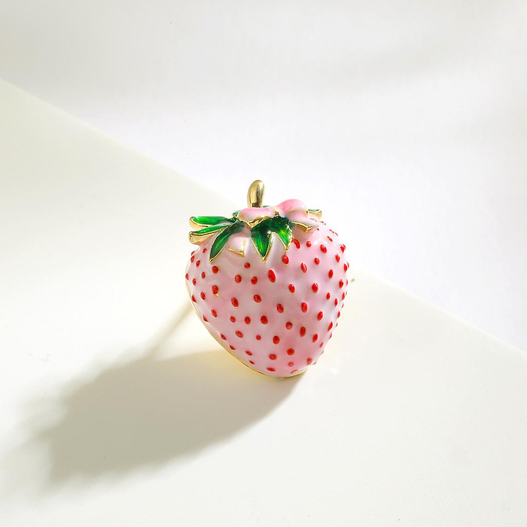 Fashionable and Exquisite Strawberry Brooch, High-end Women's Light Luxury High-end Brooch, Individual and Elegant Brooch