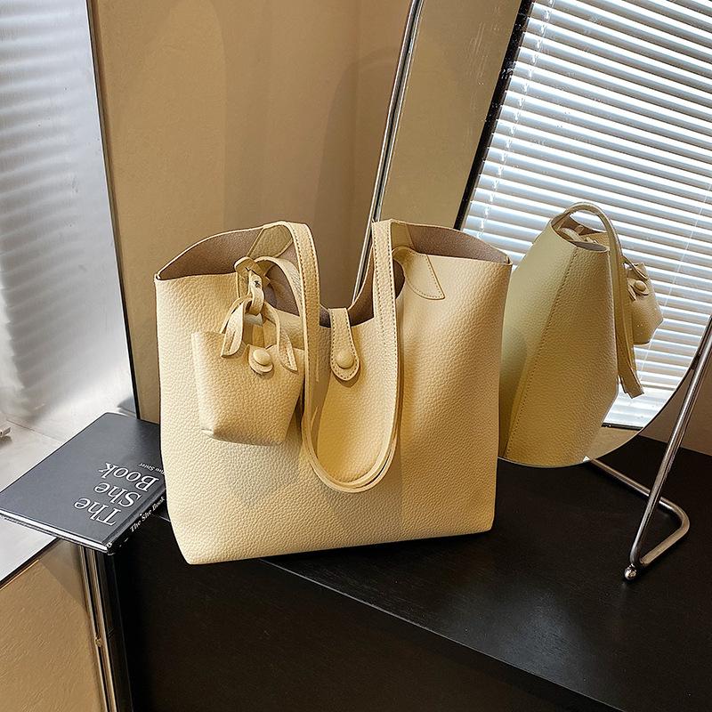 

Large-capacity casual underarm bag women s new spring and summer versatile shoulder commuter tote bag жовтий