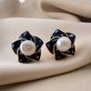 Elegant White Flower Shell Earrings Women's Temperament Niche Design Pearl Stud Earrings for Female Wedding Party Jewelry Gifts