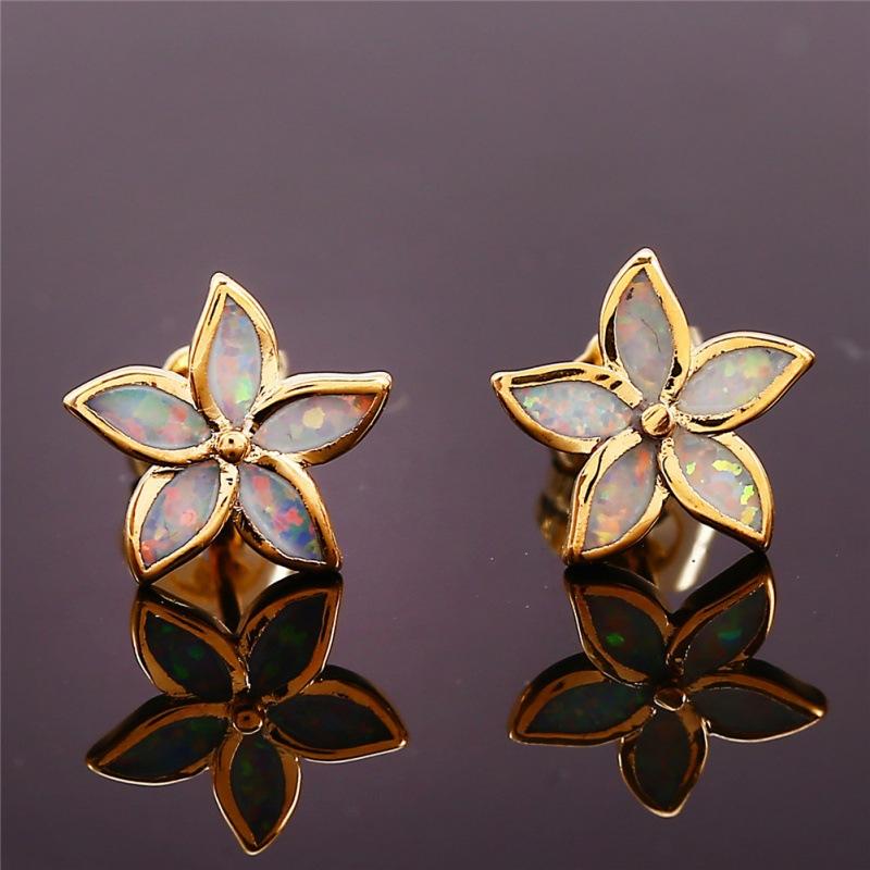 Cute opal five-petal flower stud earrings are small and fresh.