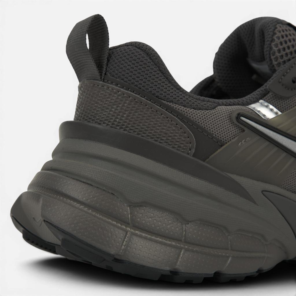 Nike V2K Run Cave Stone Plata Metálico Zapatillas de Hombre Marrón Plano-Estaño Ceniza Media HQ1678-200