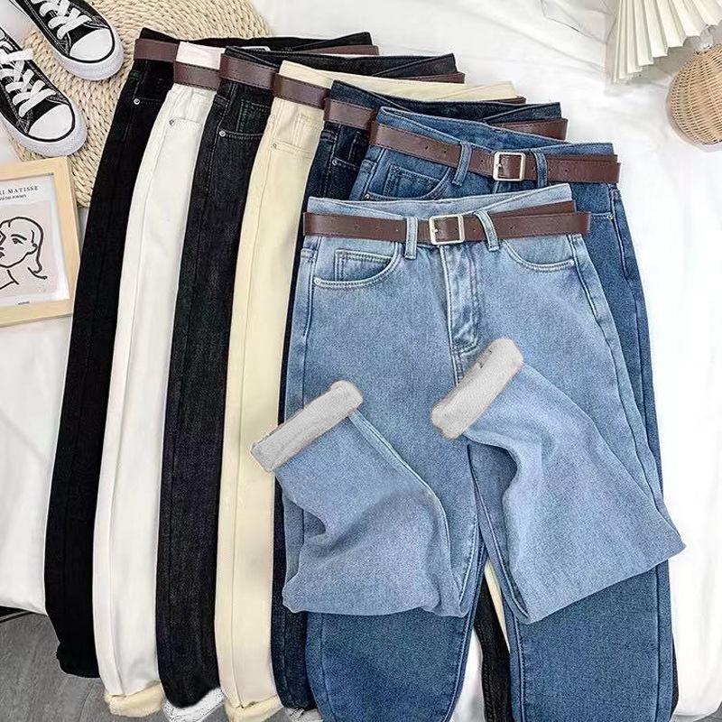 Women's High-Waisted Velvet-Lined Jeans: Loose, Slimming, Straight-Leg Harem Pants for Autumn/Winter, Korean Style, Nine-Tenths Length.