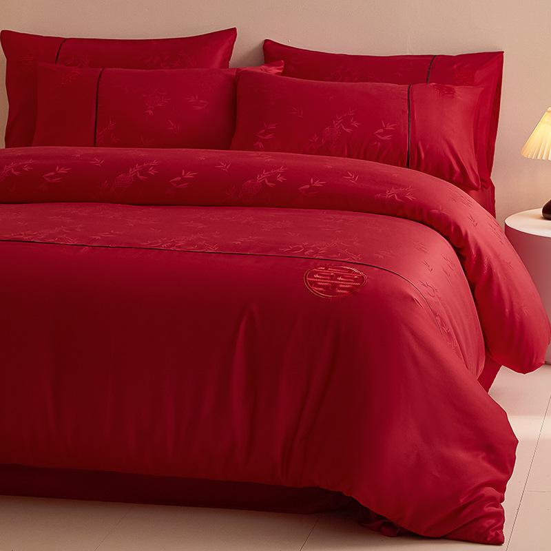 Rotes chinesisches Hochzeitsbettwäsche-Set: Braut-Bettbezug, Spannbettlaken und Happy Quilt für die Aussteuer