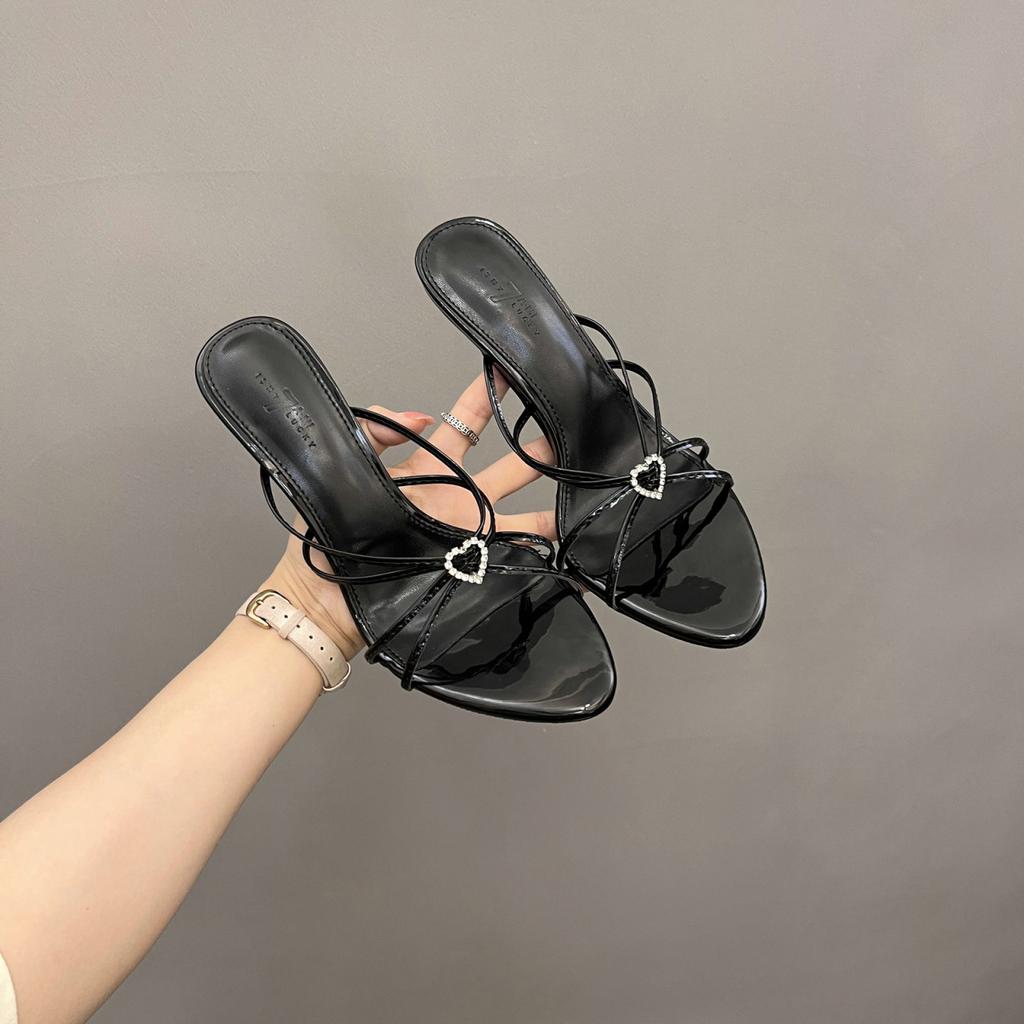 In the Summer of 2025, the New Stiletto High-heeled Sandals Are Worn with Pointed Open-toed French Fashion One-word Stiletto Slippers.