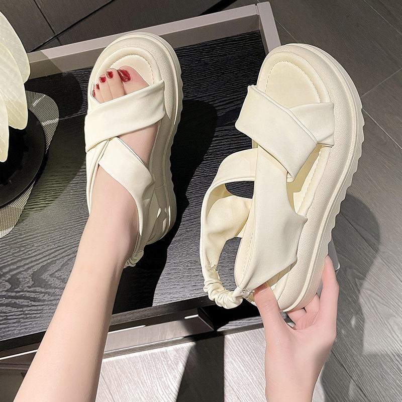 Stepping on shit sandals women's summer 2025 new one-pedal soft-soled versatile casual non-slip outer wear student cool slippers