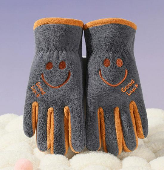 

Children s Windproof Velvet-Lined Winter Gloves for Girls and Boys Aged 6-12, Warm and Thick for Cycling.