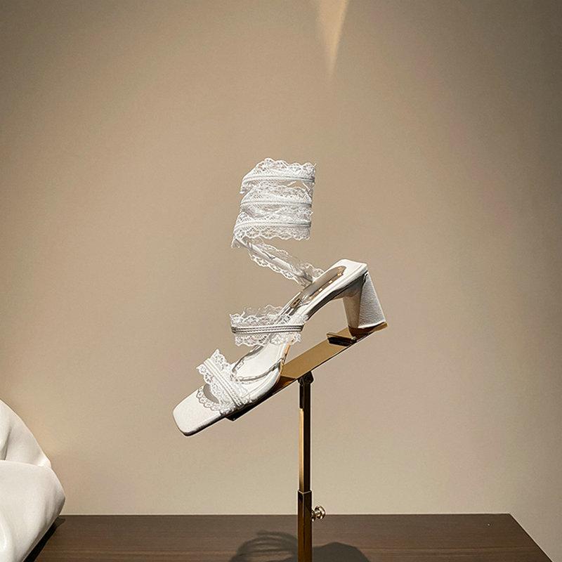 A 2025 French Retro Lace Lace-Up Open-Toe High Heel Female Summer Wear Square-Toed Thick-Heeled Sandals On The Outside