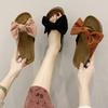 Hausschuhe Damen Sommer Wildleder Schleife Zehenfrei Mode Damen Sandalen Weibliche Freizeit-Hausschuhe Pantoletten Dicke Sohlen Zehensandalen WSH4447
