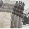 Sciarpa da donna elastica morbida a quadri a righe invernale calda con finiture a nappa, accessorio di moda versatile per uscite casual e clima freddo