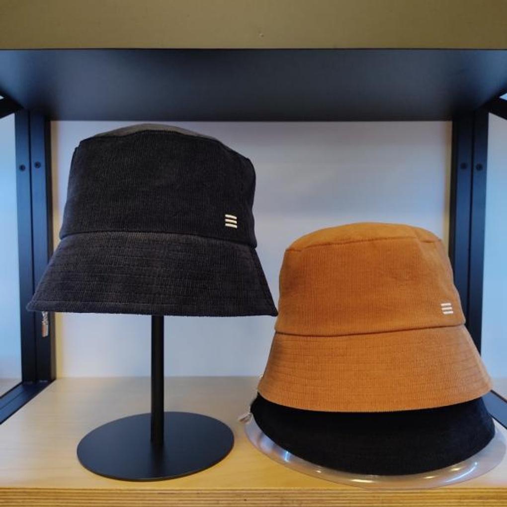 

Black Reclusive 16-Gole Zipper Bucket BK15UGC002