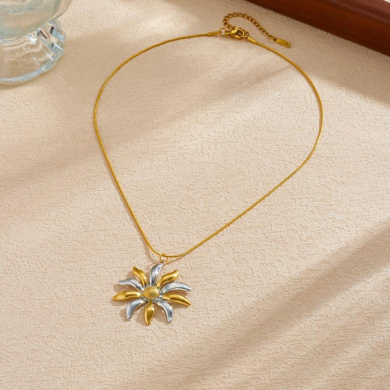 Gold Plated Stainless Steel Two-tone Daisy Pendant Snake Chain Necklace for Women