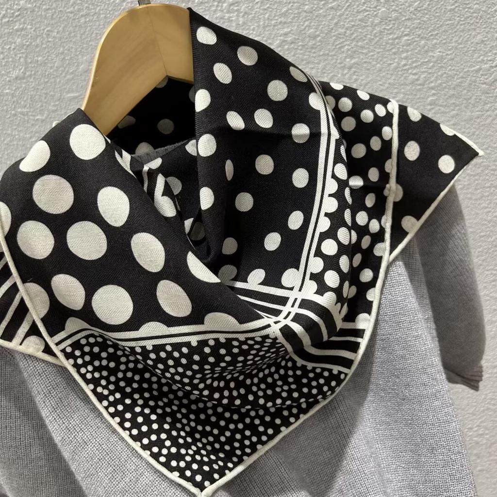 Double-Sided Silk Wool Scarf Women'S Autumn And Winter Silk Wool 70 Square Scarf Warm Dual-Purpose Women'S Versatile Temperament Air Conditioner Neck