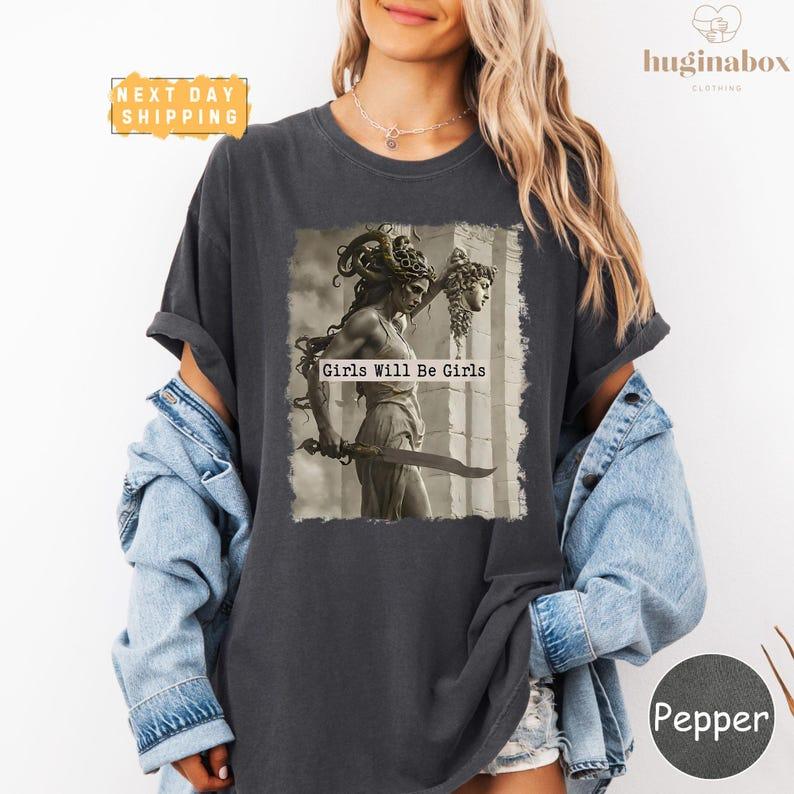 Hot Girls Will Be Girls Graphic Print T-Shirt Men Women Medusa Feminist Empowerment Mythology Loose Casual Oversized Streetwear Fashion Summer New Tee
