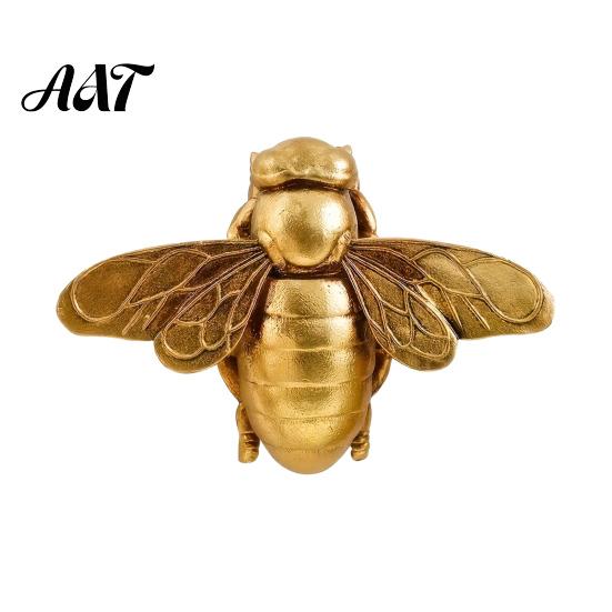 Modern French Style Wall Decor Vintage Gilded Bee Resin Figurine, Lifelike 3D Insect Sculpture with Built-In Gold Art Hook, Light Luxury Tabletop