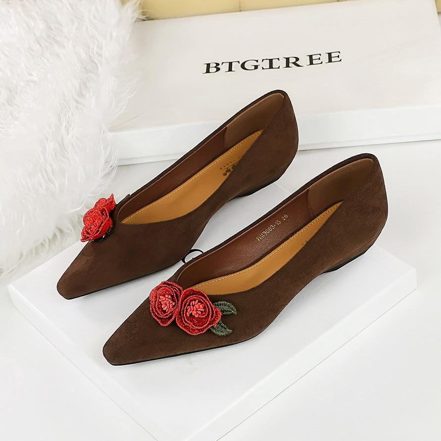 Fashion Large Size 43 Low Heeled Shoes Women Wedges 2.5 Cm Comfortable Low Heels Shoes Suede Flower Ladies Shoes Women Pumps Retro 2025