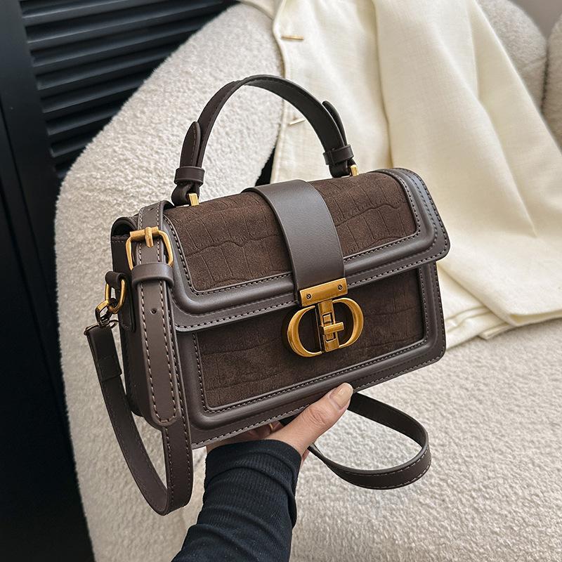 New Retro Hand-held Small Square Bag with High-end Texture, Niche Design, Light Luxury Shoulder Bag Wholesale
