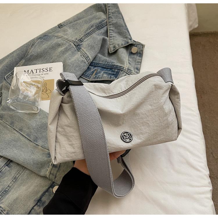 Neue einfache Umhängetasche mit großer Kapazität, lässige Shopping-Mode, lässige Damen-Schulterkissen-Tasche