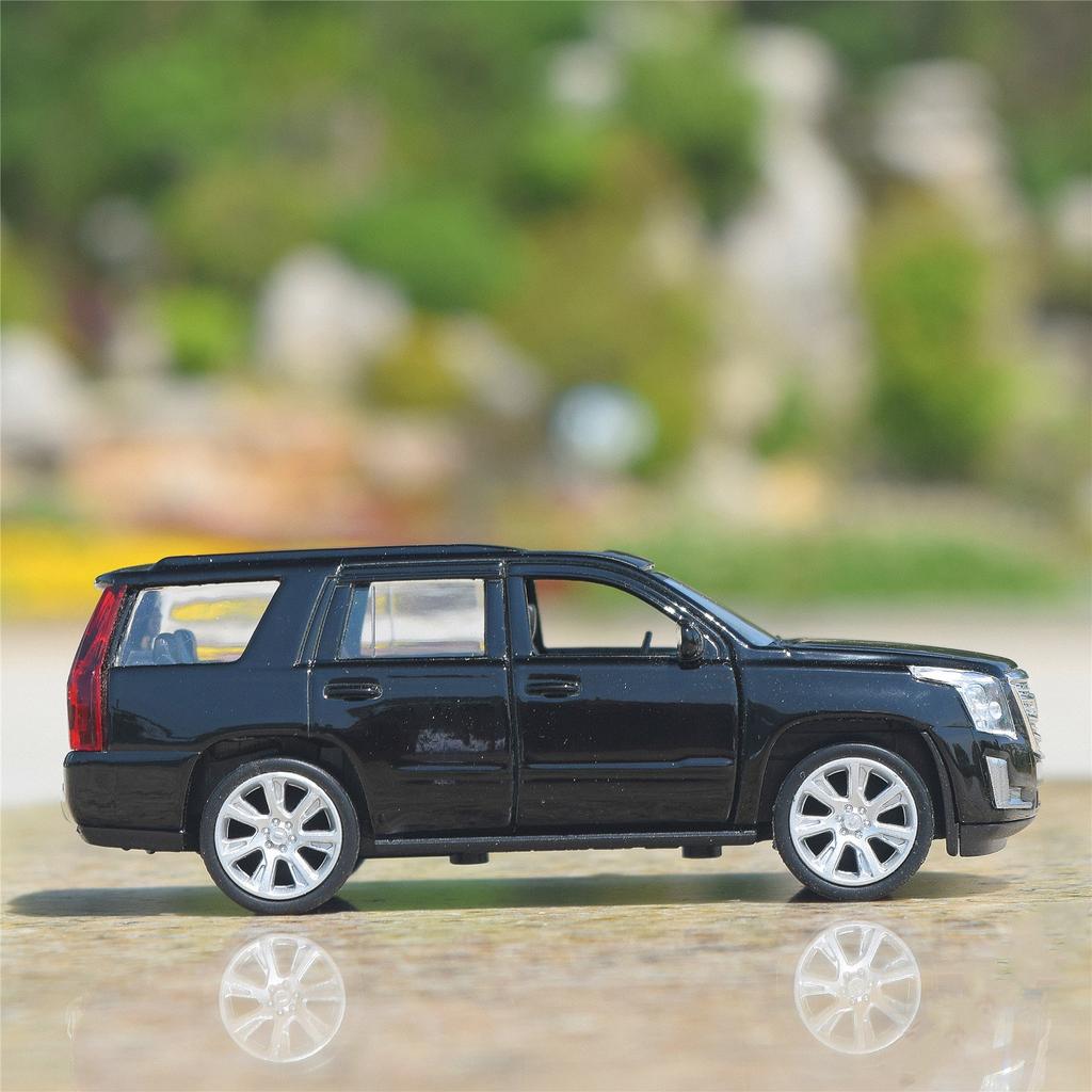 1:36 Cadillac SUV Escalade Alloy Car Model Diecasts Metal Toy Vehicles Pull Back Car Model High Simulation Collection Kids Gifts