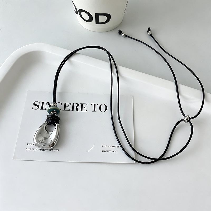 Retro Ethnic Ceramic Wood Necklace: Geometric Fruit Pendant for Women