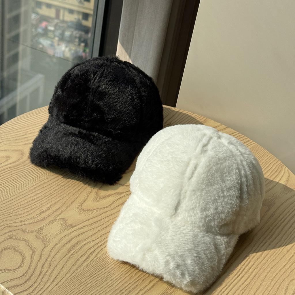 Korean-style rabbit fur baseball cap for women, warm solid color hat for autumn and winter, versatile plush cap for men, makes the face look smaller,
