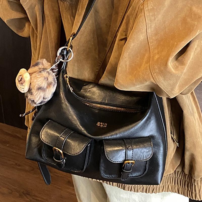 Large-capacity commuter bag women's winter new casual simple shoulder pillow bag fashionable messenger bag