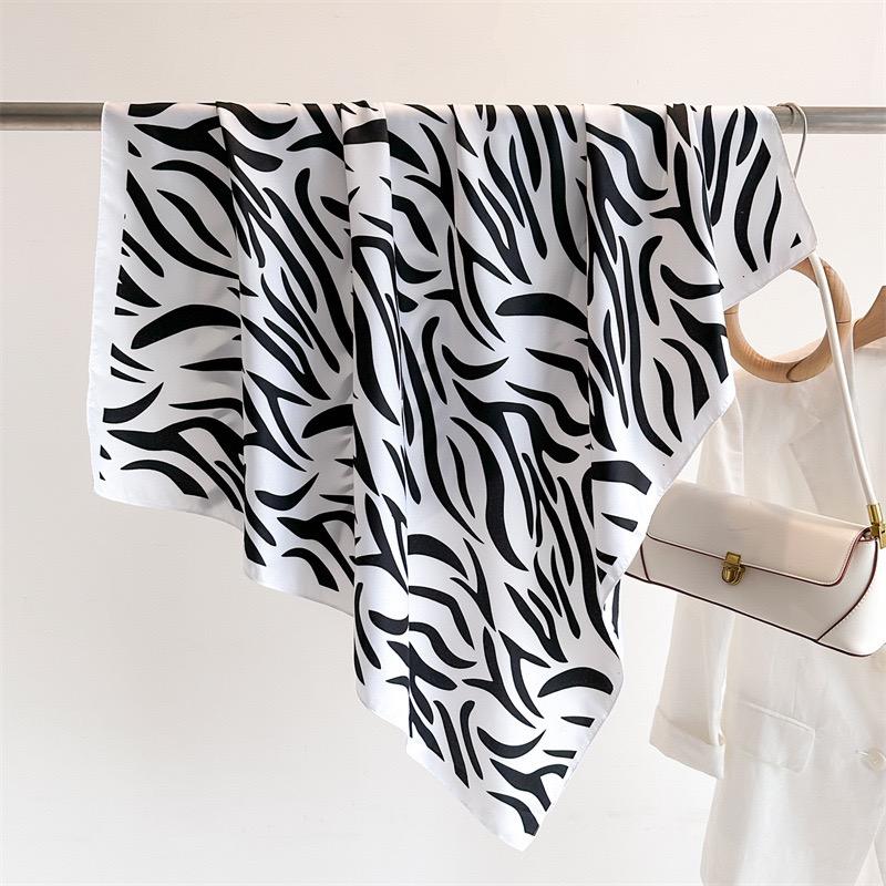 Women Spain Brand Design Scarf Fashion Leopard Zebra Silk Scarves Square Small Handkerchief Neck Snood Bag Hijab Snood 90*90Cm