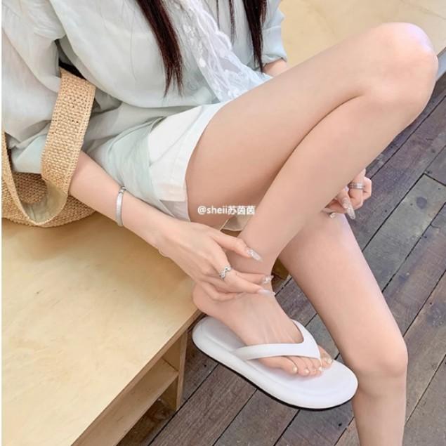 Spot Second Hair! Fashion Versatile New Stepping On Shit Feeling Beach Vacation Thick-bottomed Flip-flops Women's Sandals Wear Summer