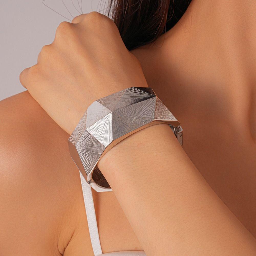 Metal Spring Bangles Europe American Style Exaggerated Bracelet Unique Wide Open Bangle  Decoration