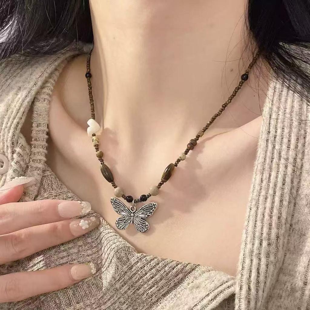 Premium pearl necklace women's temperament versatile niche design collarbone chain new retro neck chain