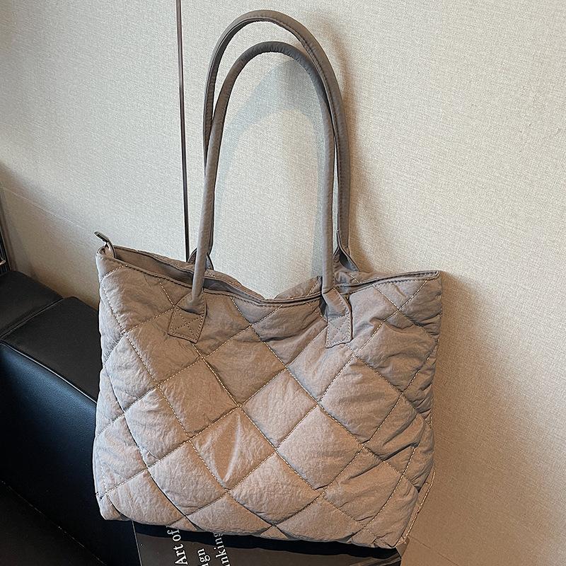 Large capacity embroidered thread rhombus portable tote bag trendy new female college student class commuter bag casual shoulder bag