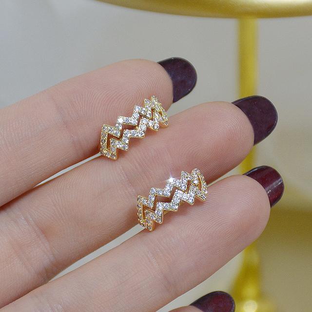 

Корейские модные ювелирные изделия, изысканные серьги-клипсы из настоящего золота 14 карат с цирконием, без проколов, женские повседневные универсальные серьги Wave золотой