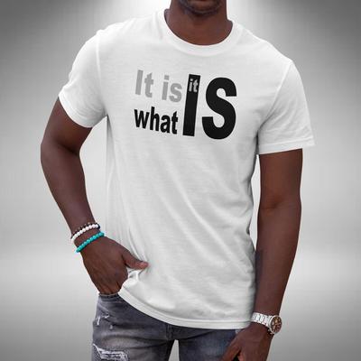 Het is wat het is T-shirt Grappig Sarcastische Humor Quote Verjaardagscadeau Small tot 5XL