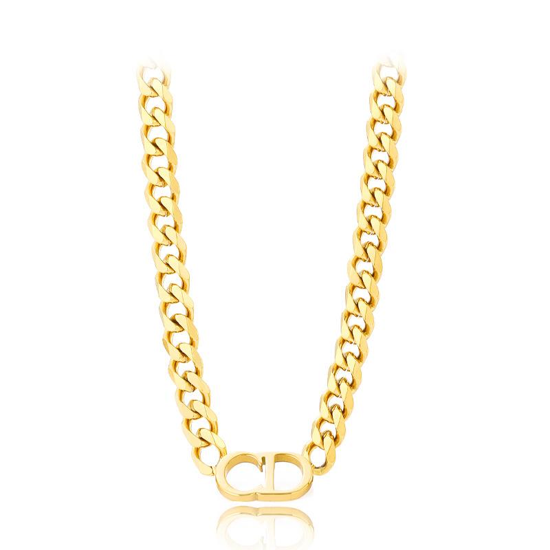 Dreiteiliges Schmuckset aus Titanstahl von europäischen und amerikanischen Top-Designern: Halskette, Ring und mehr.