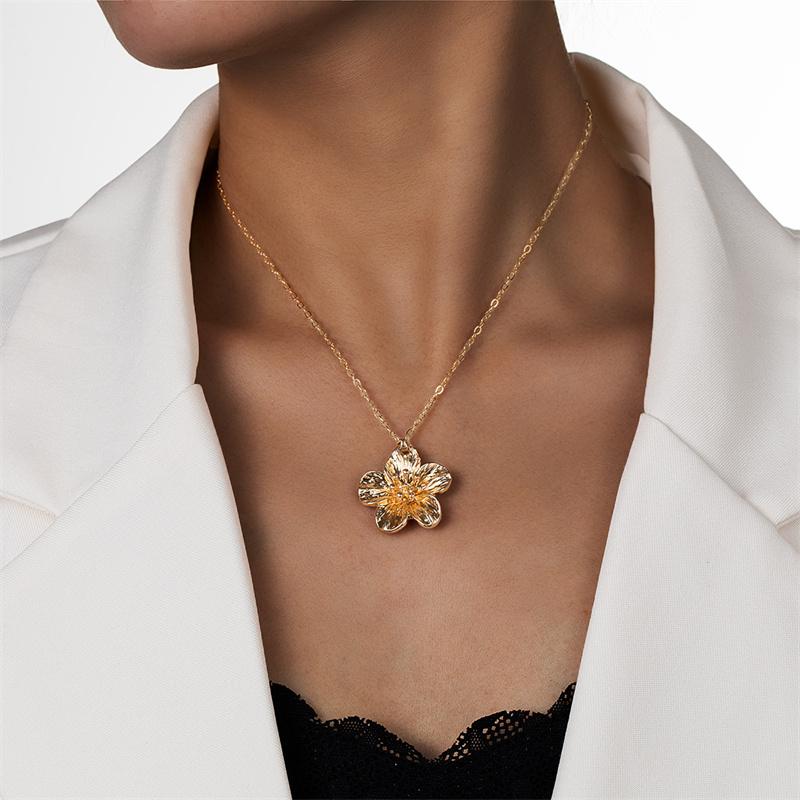 Vintage Flower Pendant Necklaces For Women Fashion Classic Floral Necklace Couple Plant Aesthetic Jewelry Gifts