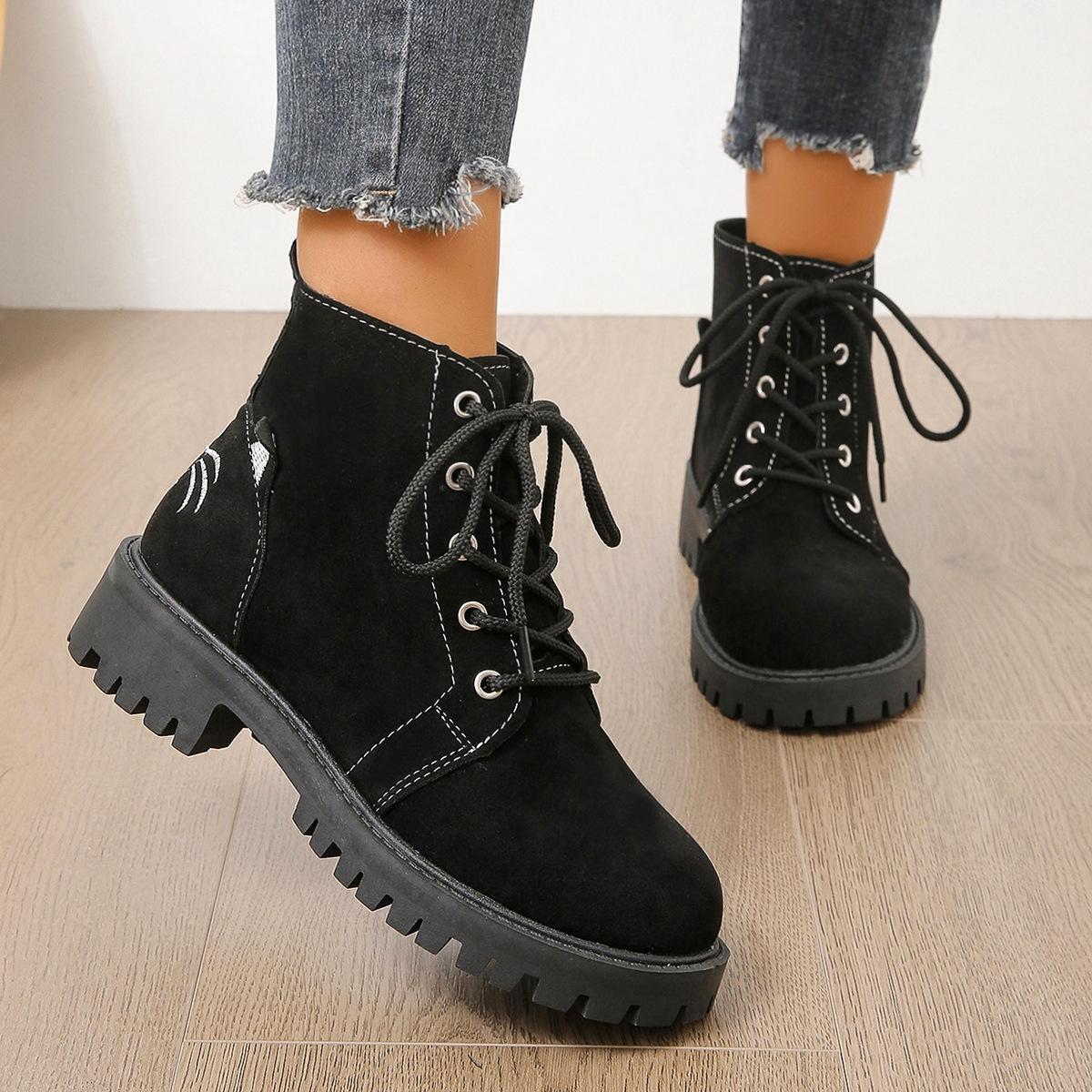 

2024 зима новая корейская версия милые коты вышитые черные короткие ботинки замшевые на шнуровке квадратный каблук хлопковые ботинки Martin 35 чёрный