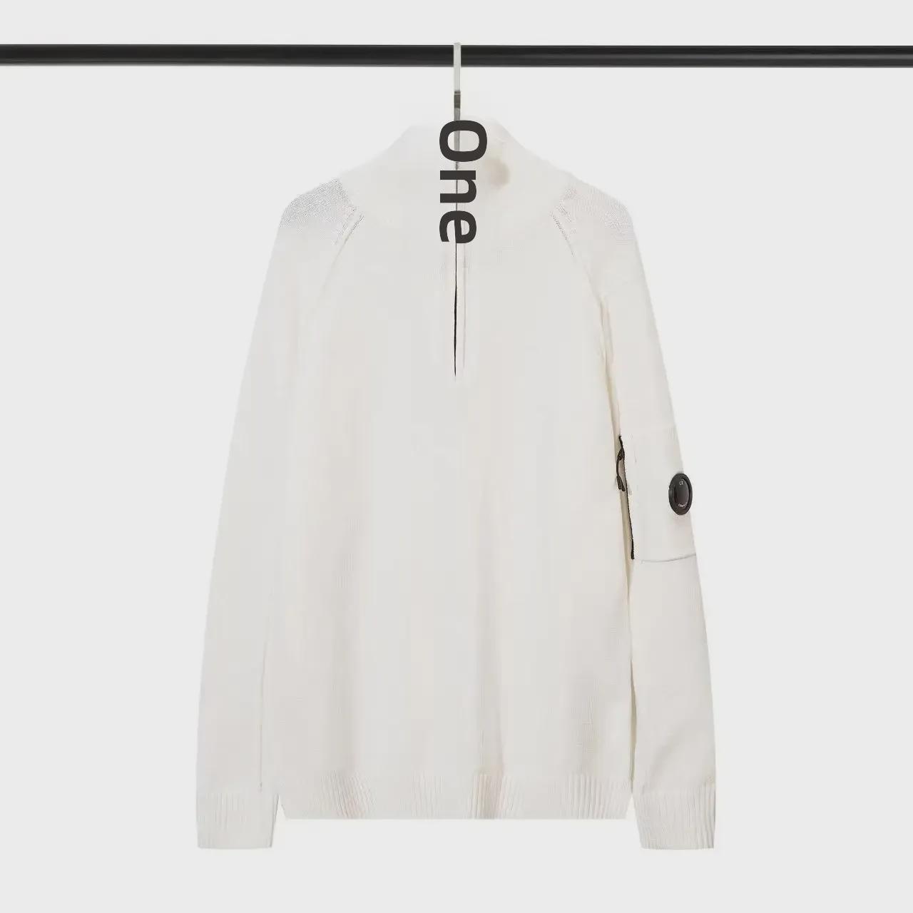 

Функциональный шерстяной свитер с логотипом CP Lens: Осенне-зимний свитер с воротником-стойкой и полумолнией - европейский и американский стиль M белый