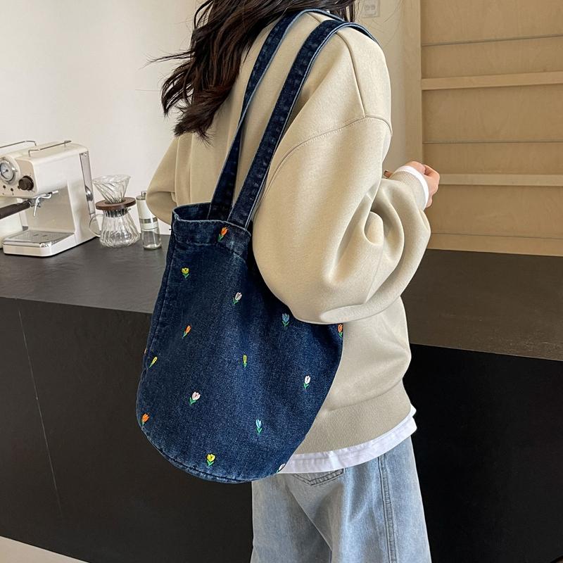 Джинсовая сумка-ведро в студенческом стиле — фото 7