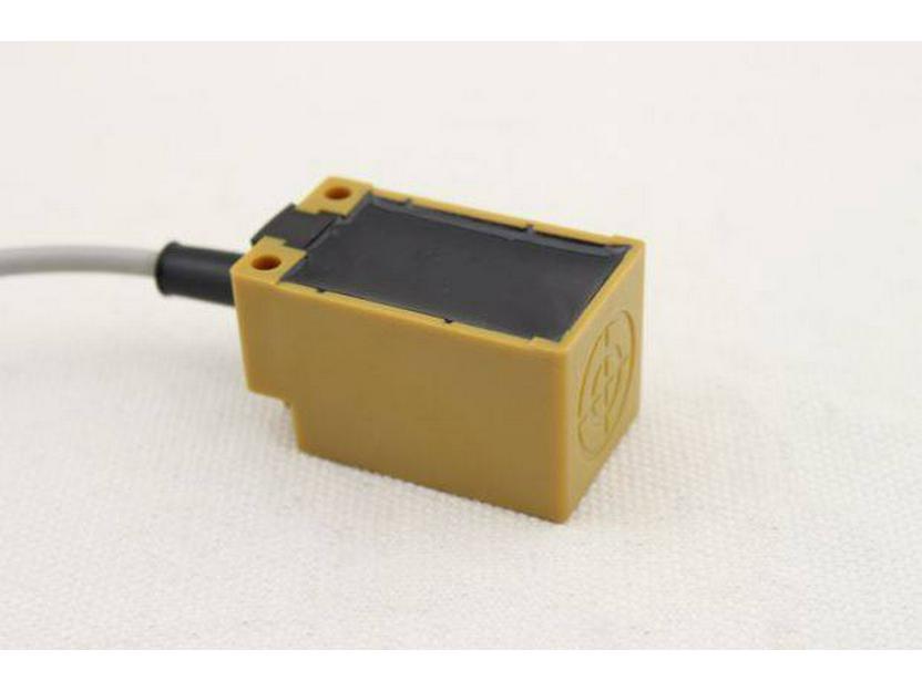 HUGONG Proximity Switch ZLJ-C25-5AN Inductive Square Sensor